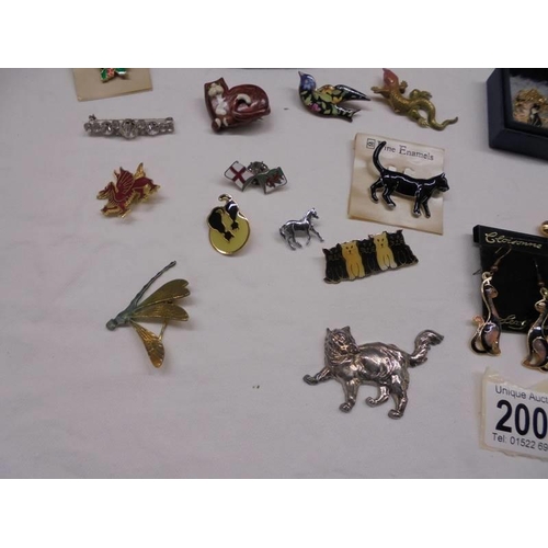 2006 - A good lot of animal and other brooches.