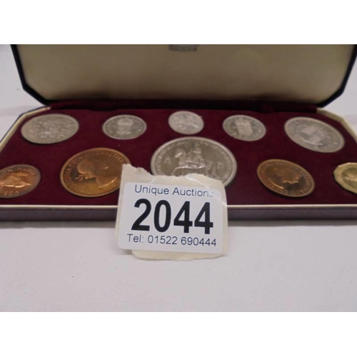 2044 - A cased 1953 pre-decimal coin set.