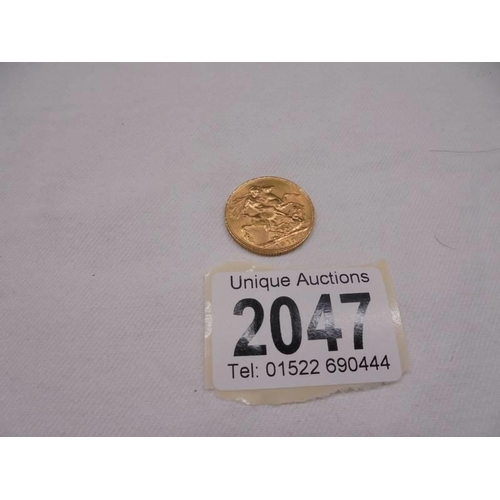 2047 - A 1910 gold sovereign,