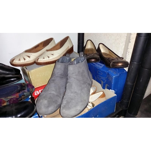 84 - 9 pairs of Ladies Shoes Size 5 & 1 Pair of Mens Shoes size 8