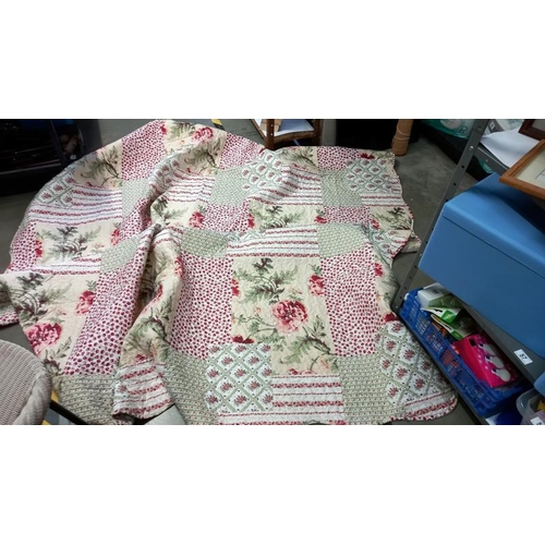 105 - A 220cm x 240cm double Bedspread