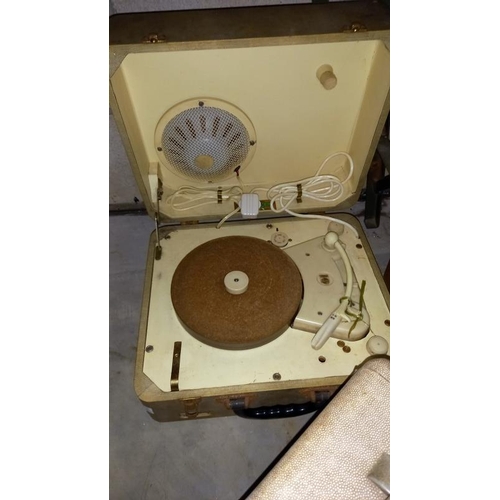 182 - A vintage Bush radio & a Home Service record player