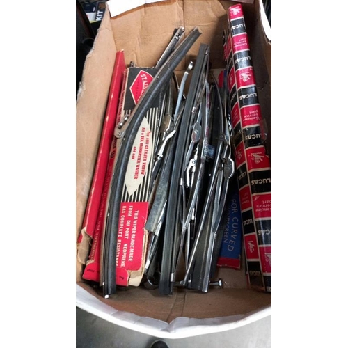 96 - A box of Vintage and classic car windscreen Wipers