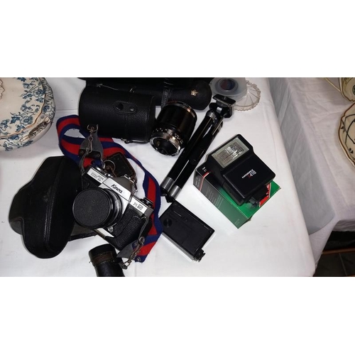 259 - A vintage Kowa set R2 camera with case and accessories