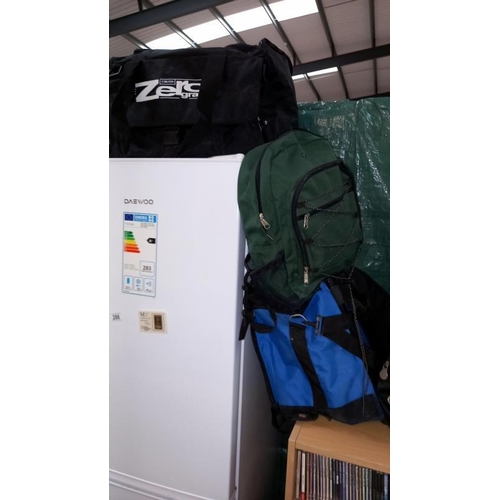 287 - 2 large Carlton Zero gravity bags and back pack & other bags - Collection only