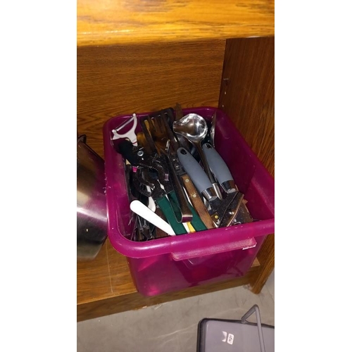 335 - A large quantity of stainless steel flatware cultery etc - Collection only