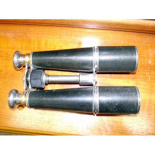 1239 - A decorative functional set of replica submarine binoculars, no visible makers marks