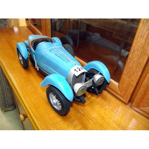 1241 - A well detailed pressed steel model of a car (Bugatti type 35)