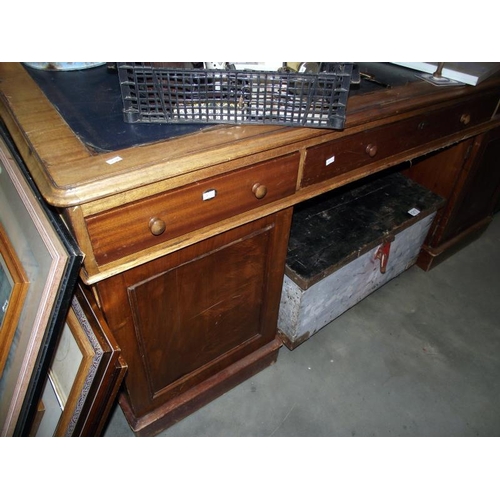 1252 - A double pedestal partners desk, COLLECT ONLY.