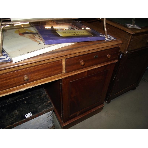 1252 - A double pedestal partners desk, COLLECT ONLY.