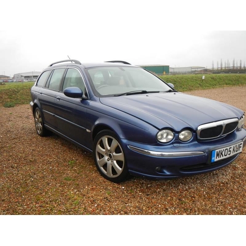 2 - A 2005 Jaguar X-type Diesel estate, no MOT/no Tax, suitable for spares or repair.