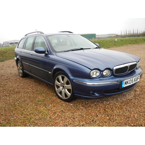 2 - A 2005 Jaguar X-type Diesel estate, no MOT/no Tax, suitable for spares or repair.