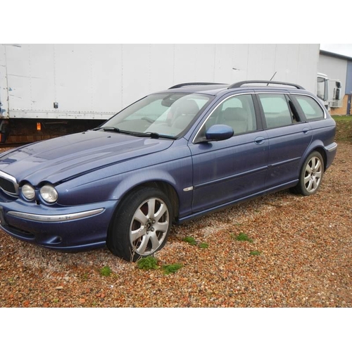 2 - A 2005 Jaguar X-type Diesel estate, no MOT/no Tax, suitable for spares or repair.