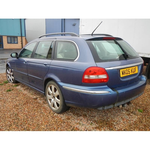 2 - A 2005 Jaguar X-type Diesel estate, no MOT/no Tax, suitable for spares or repair.