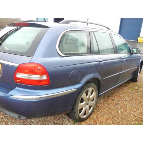 2 - A 2005 Jaguar X-type Diesel estate, no MOT/no Tax, suitable for spares or repair.