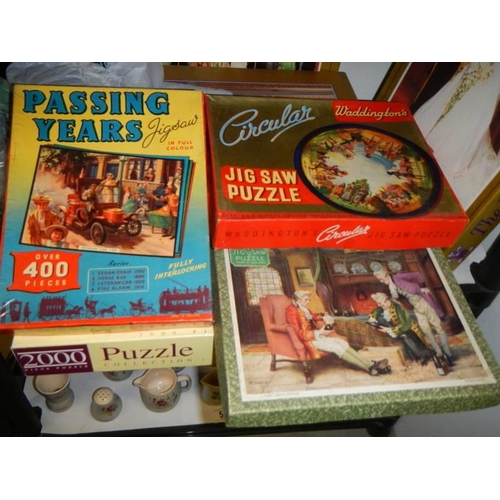 51 - A good lot of old and modern jigsaw puzzles.