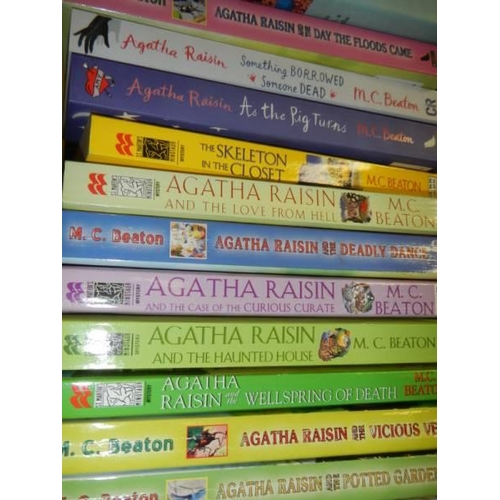 85 - A quantity of novels including Agatha Raisin.