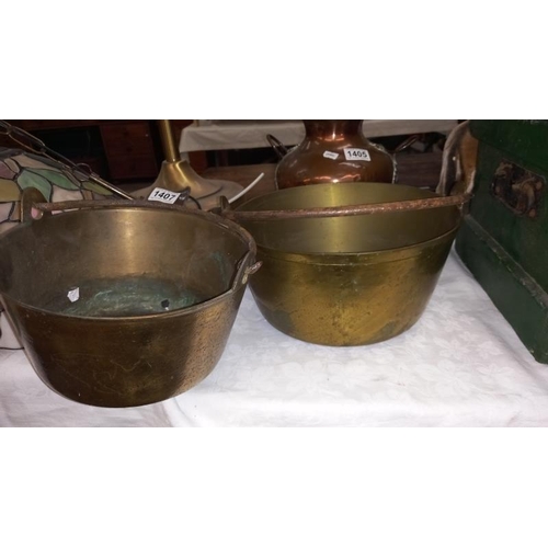 1405 - 2 Victorian brass jam pans & a copper vase. COLLECT ONLY