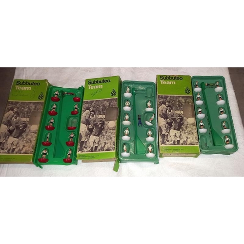 1482 - A good collection of vintage Subbuteo including teams , interchangeable goal keepers, F A cup etc on... 