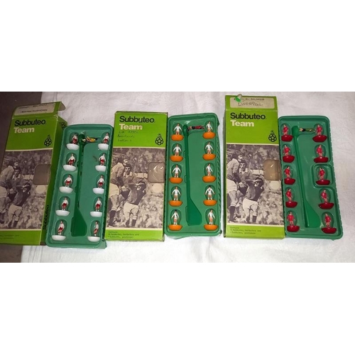 1482 - A good collection of vintage Subbuteo including teams , interchangeable goal keepers, F A cup etc on... 