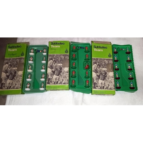 1482 - A good collection of vintage Subbuteo including teams , interchangeable goal keepers, F A cup etc on... 