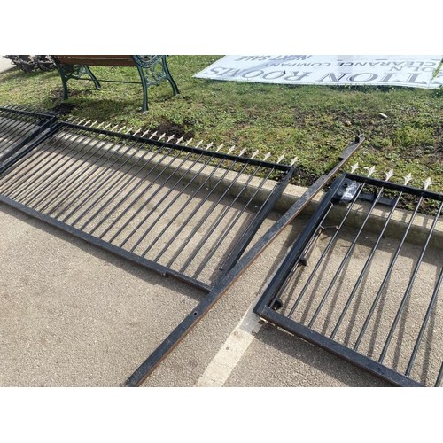 412 - An excellent metal gate set with gates, post and door