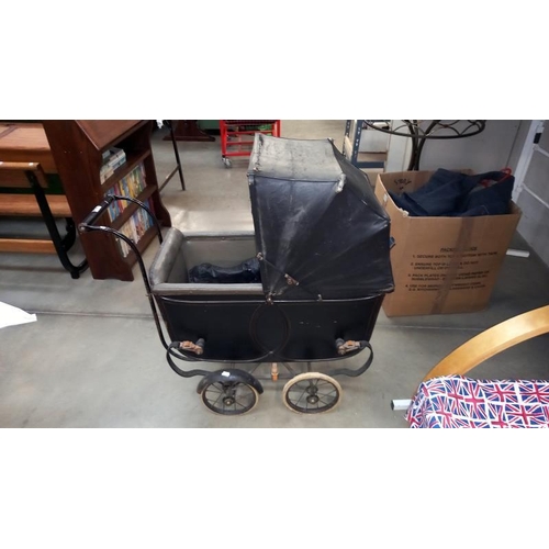 1524 - A Victorian/Edwardian pram, COLLECT ONLY