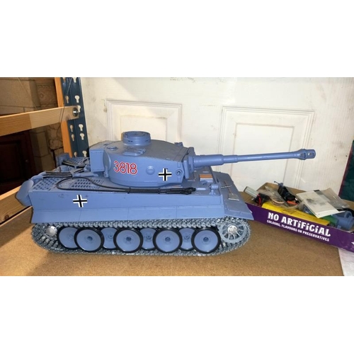 1583 - A Heng Long radio control German Tiger 1 tank (untested)