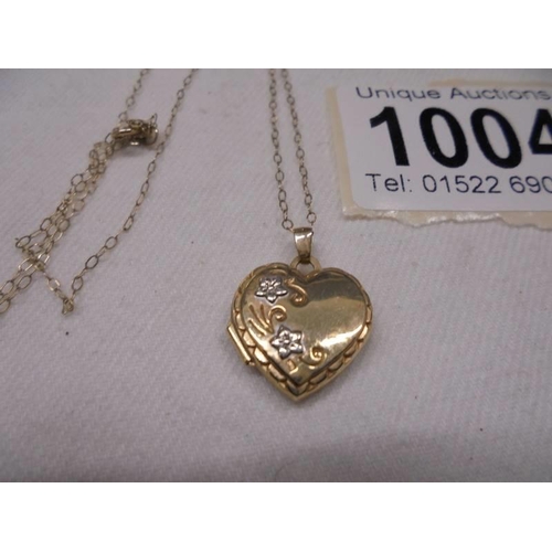 1004 - A 9ct gold heart locket on chain,