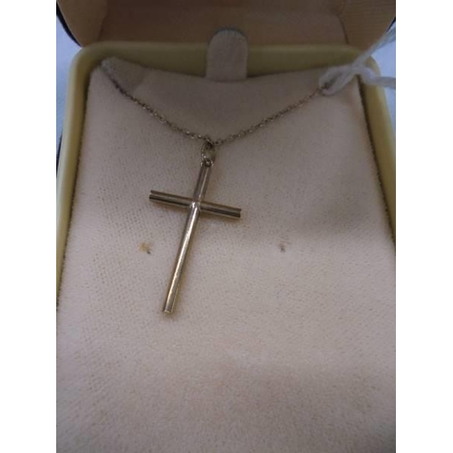 1010 - A 9ct gold cross on chain. 1.4 grams