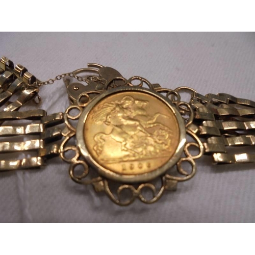 1024 - A 1906 half sovereign set in a 9ct gold gate bracelet with padlock, total weight 15.3 grams.