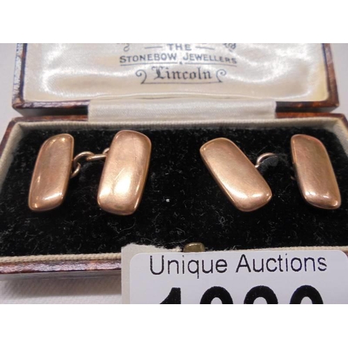 1030 - A cased pair of 9ct gold cuff links, 6.2 grams.