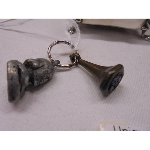 1036 - A silver trinket box, two old metal seals and a perfume funnel in white metal.