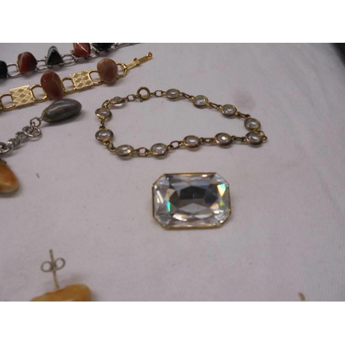 1060 - A mixed lot of natural stone bracelets, pendants and earrings etc.,