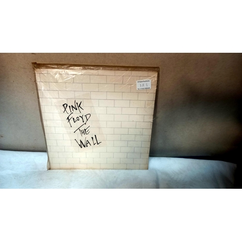 121 - Pink Floyd The Wall Gatefold