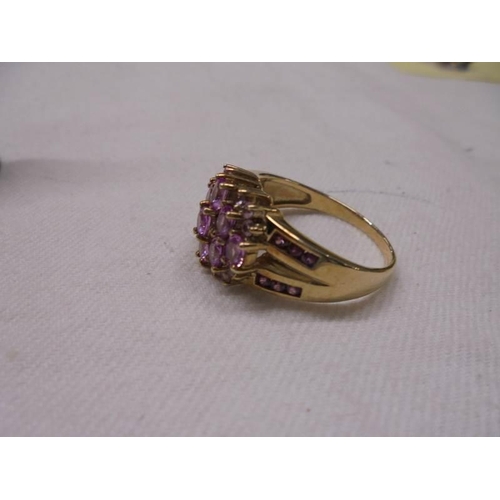 1089 - A 9ct gold ring, size U, 5.5 grams.