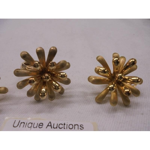 1101 - A pair of 9ct gold earrings with matching ring, 12.5 grams.