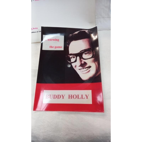 320 - 5 Buddy Holly postcard disc