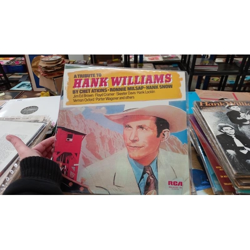 421 - A quantity of Hank Williams LP's 25+