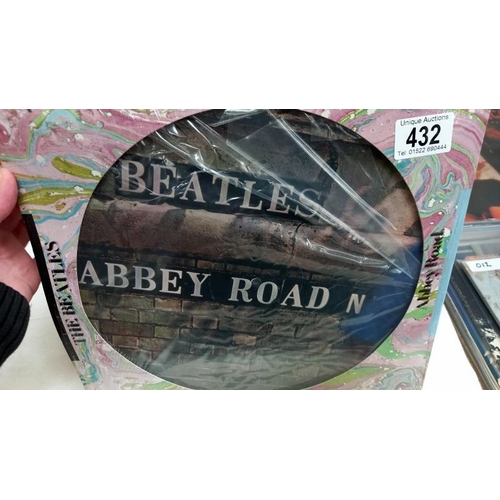 432 - The Beatles Abbey Road & Sargeant Peppers picture discs, excellent condition