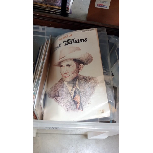 724 - 37 Hank WIlliams Books & Soft backs