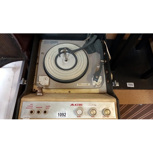 1092 - Audition record player with guitar input