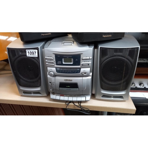 1097 - A Hitachi CX310 Boom Box a pair of Panasonic speakers