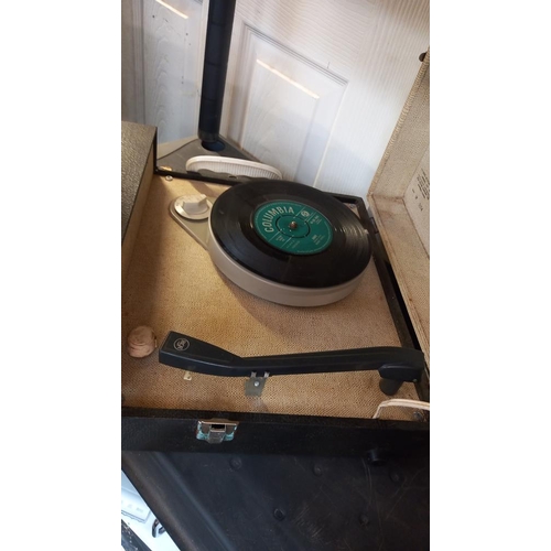 1101 - A RCA Portable Record player