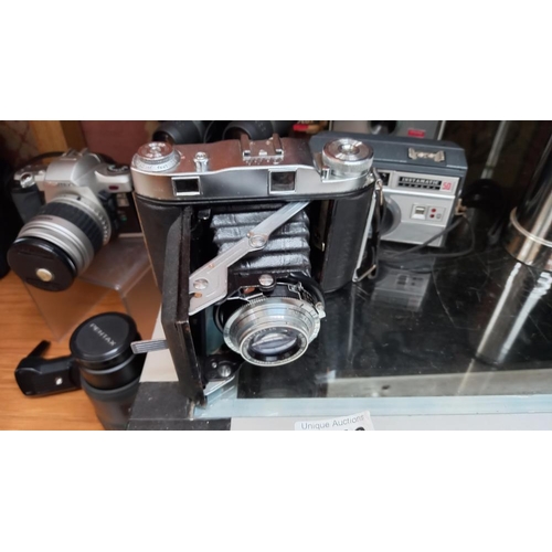 1146 - A Balda vintage camera with case and other