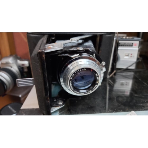 1146 - A Balda vintage camera with case and other