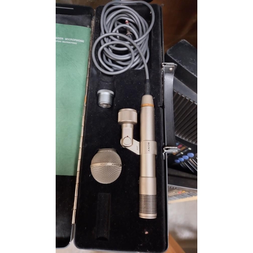 1150 - A Sony Mic in box EMC52