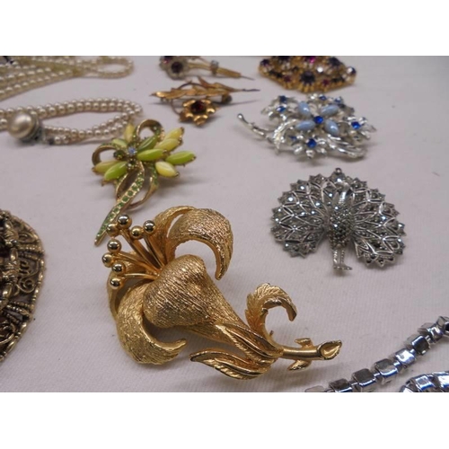 1126 - A mixed lot of good quality brooches, pearl necklaces etc.,