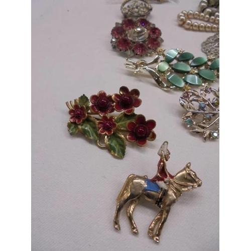 1126 - A mixed lot of good quality brooches, pearl necklaces etc.,