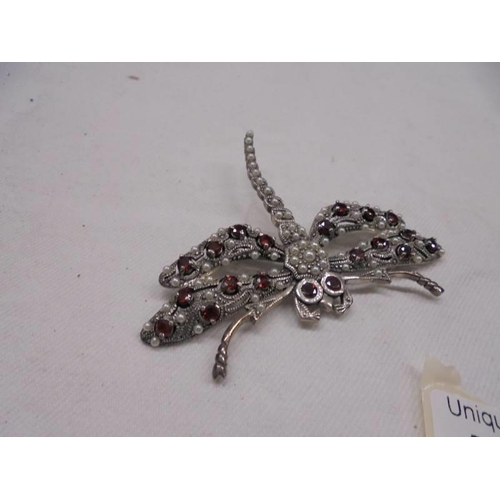 1127 - A silver dragonfly brooch and a contemporary silver cat brooch.